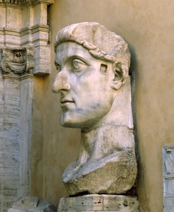 Cabeza colosal de Constantino el Grande (mármol)